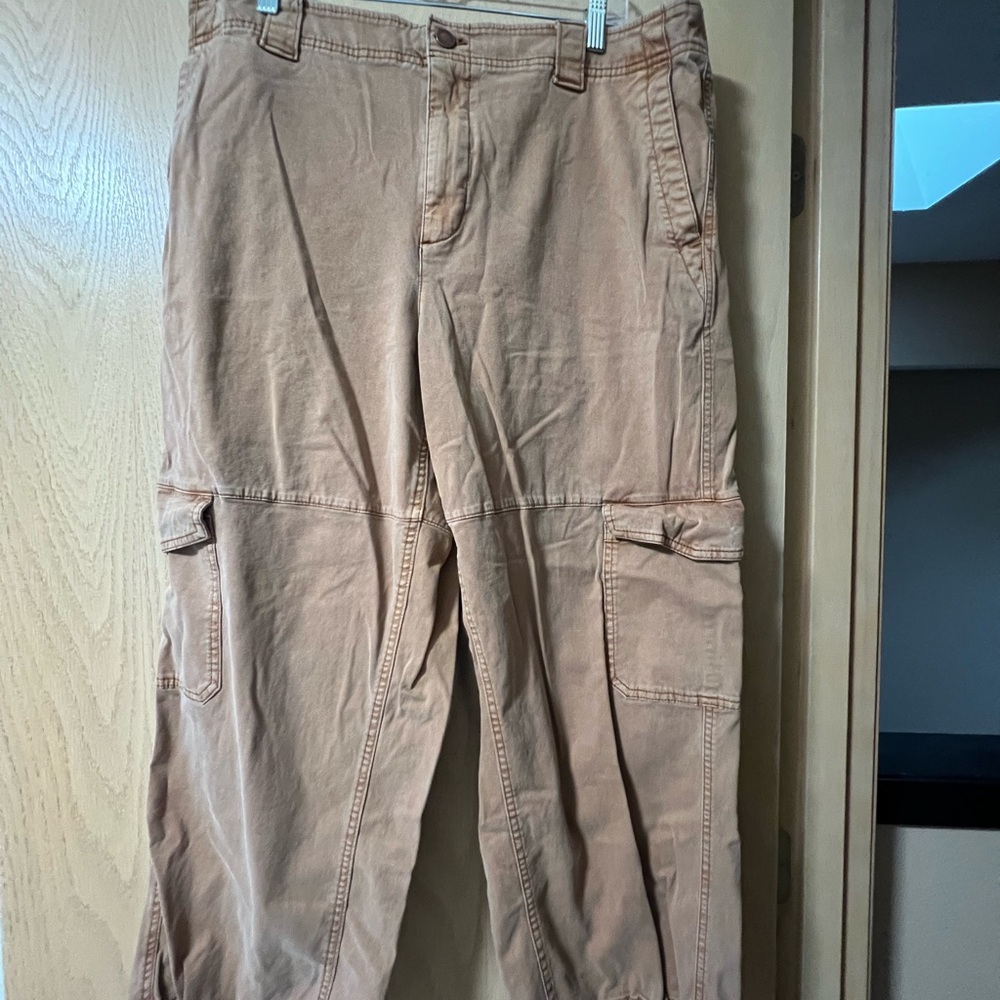 Old Navy Women's Tan Cargo Pants